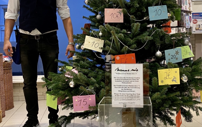 Charity-Weihnachtsbaum im REWE