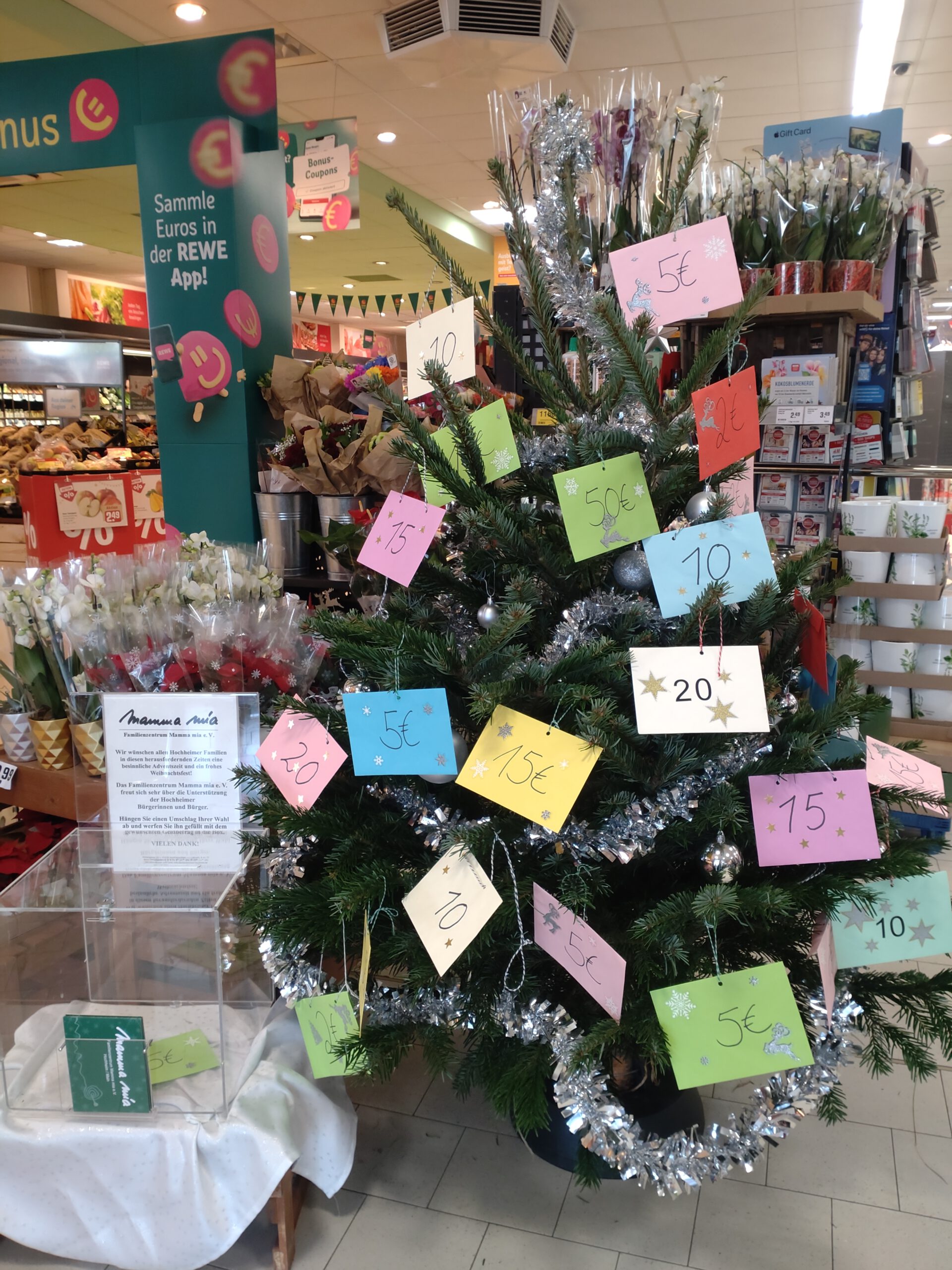 Spendenbaum im REWE Markt